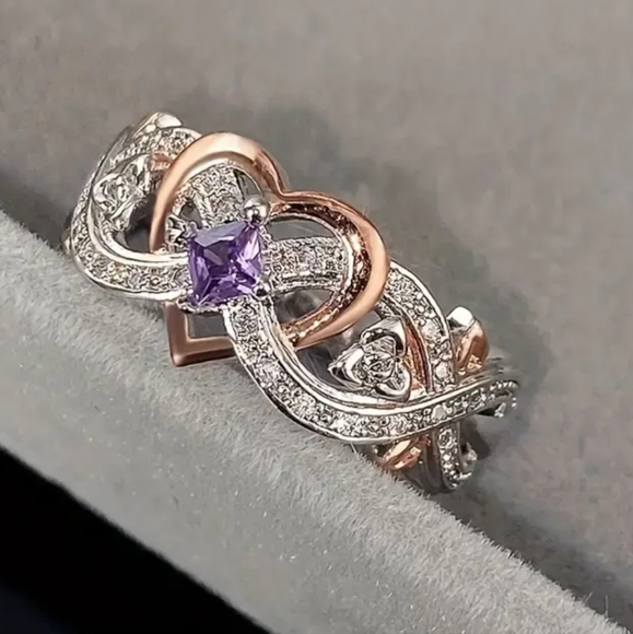 GORGOUS Ring - Picture 5 of 5